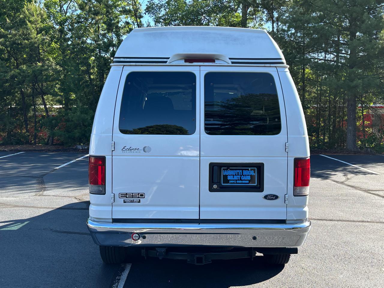 Ford Econoline E-250 2005