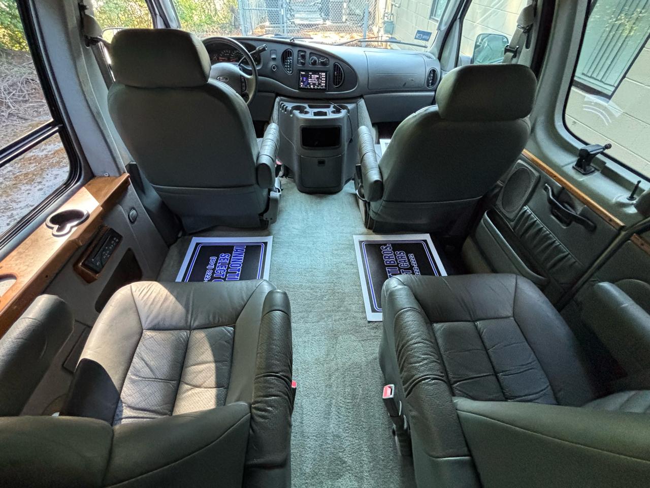 Ford Econoline E-250 2005