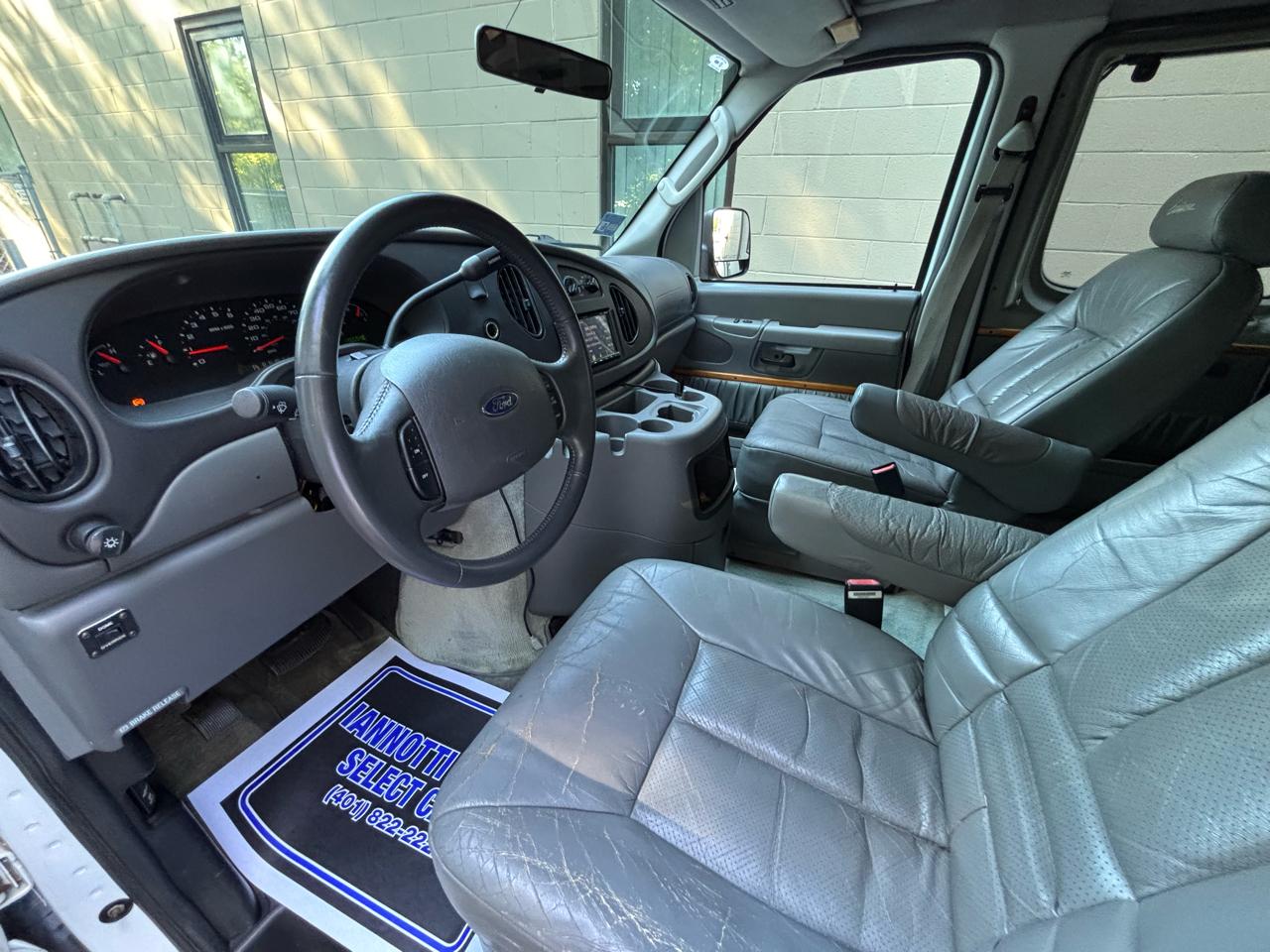 Ford Econoline E-250 2005