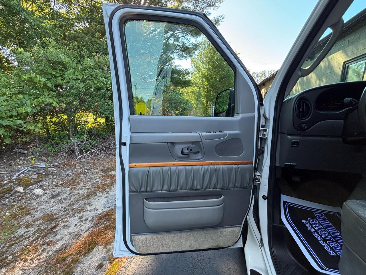 Ford Econoline E-250 2005