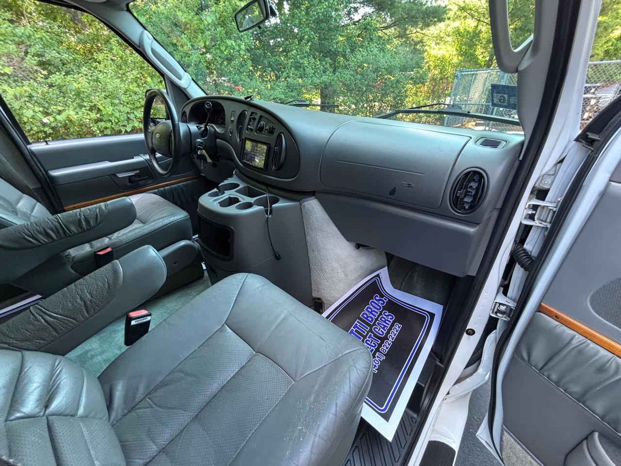 Ford Econoline E-250 2005