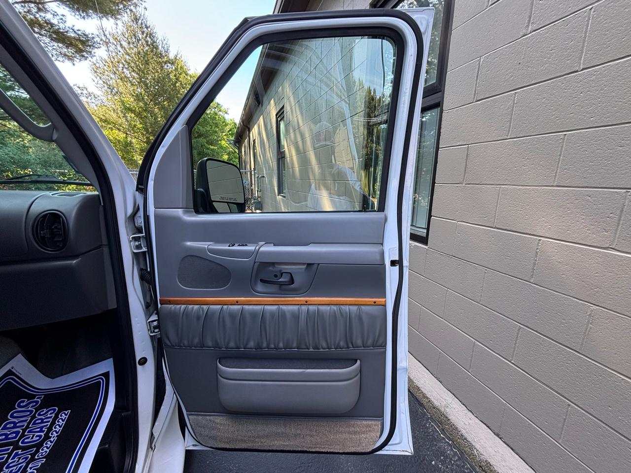 Ford Econoline E-250 2005
