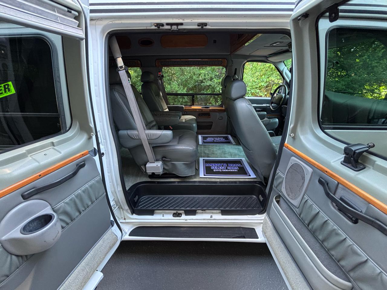 Ford Econoline E-250 2005