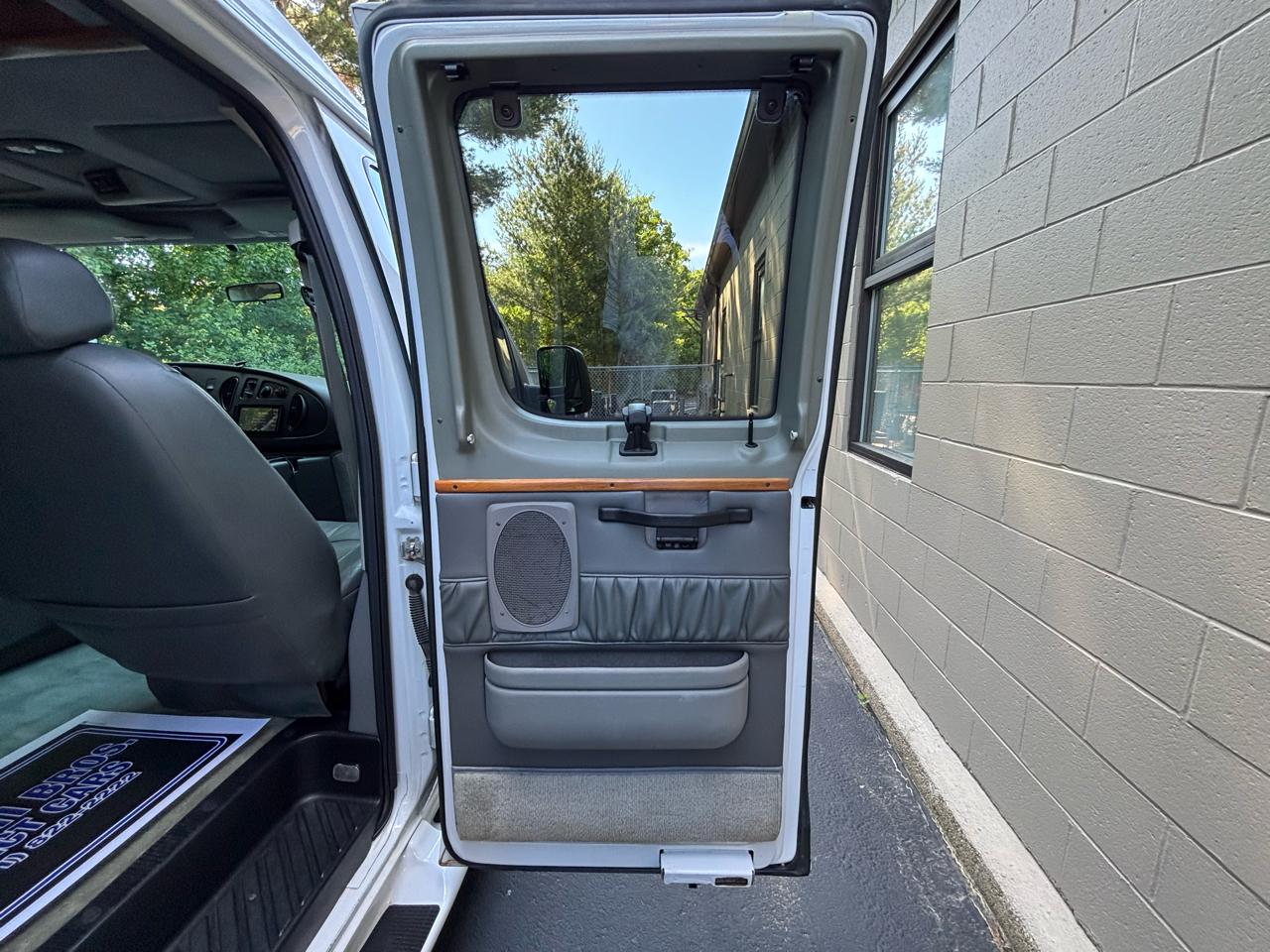 Ford Econoline E-250 2005