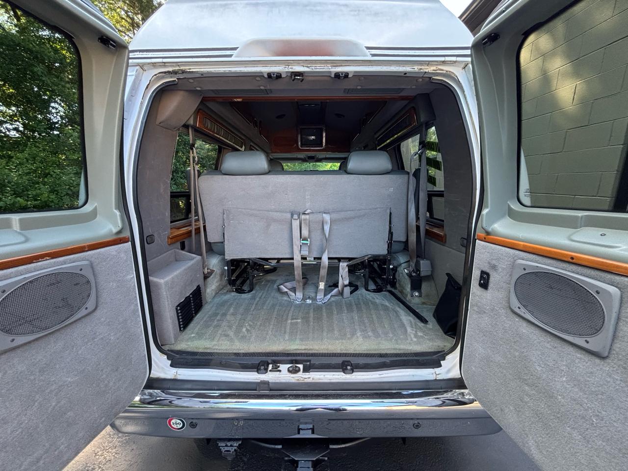 Ford Econoline E-250 2005