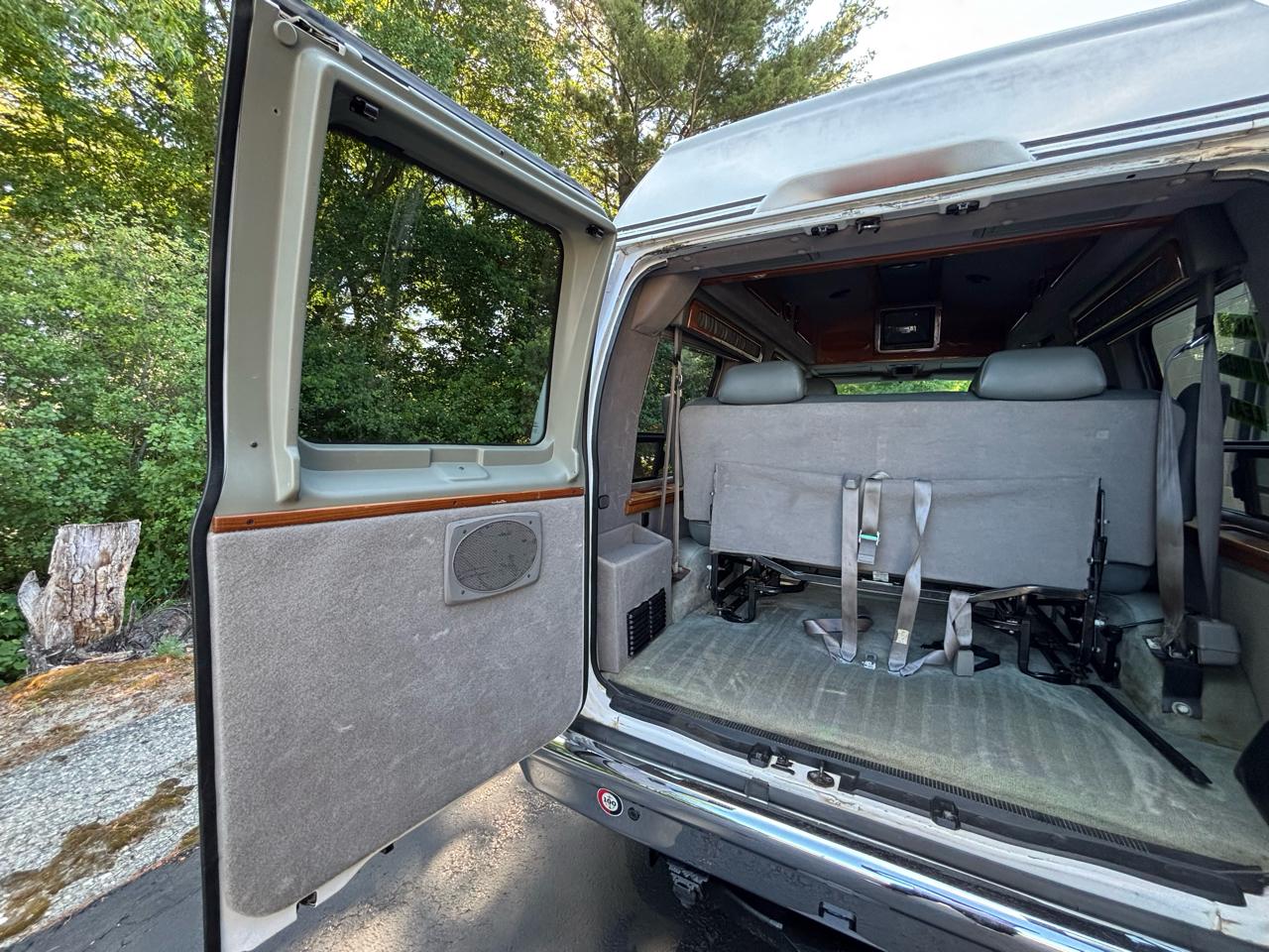 Ford Econoline E-250 2005