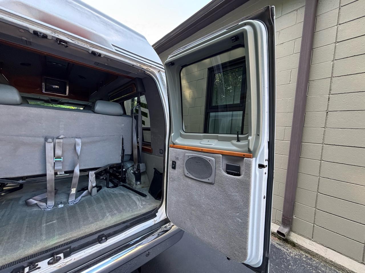 Ford Econoline E-250 2005