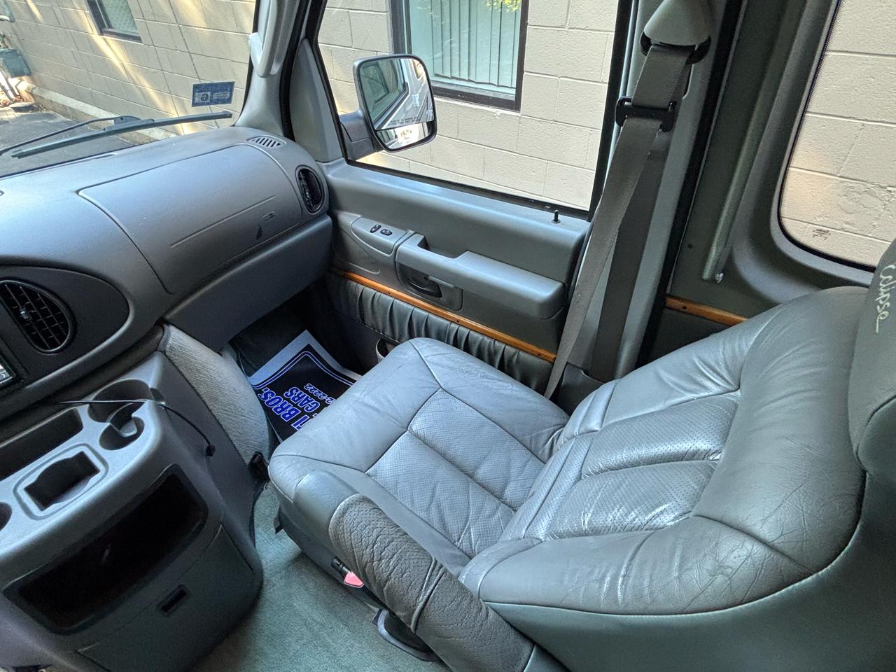 Ford Econoline E-250 2005