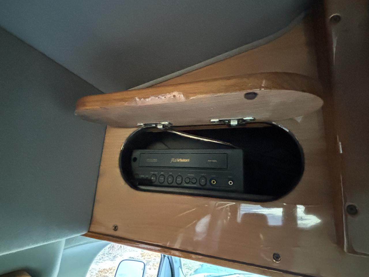 Ford Econoline E-250 2005