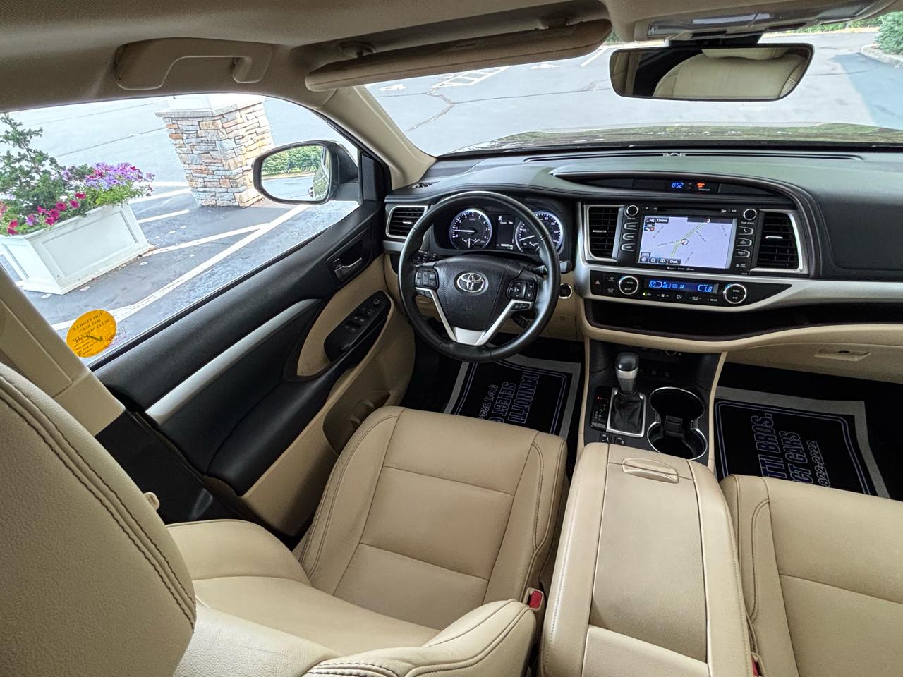 Toyota Highlander XLE AWD V6 2017