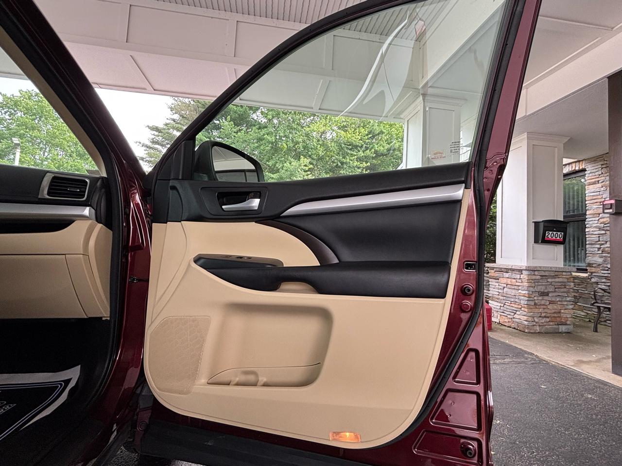 Toyota Highlander XLE AWD V6 2017