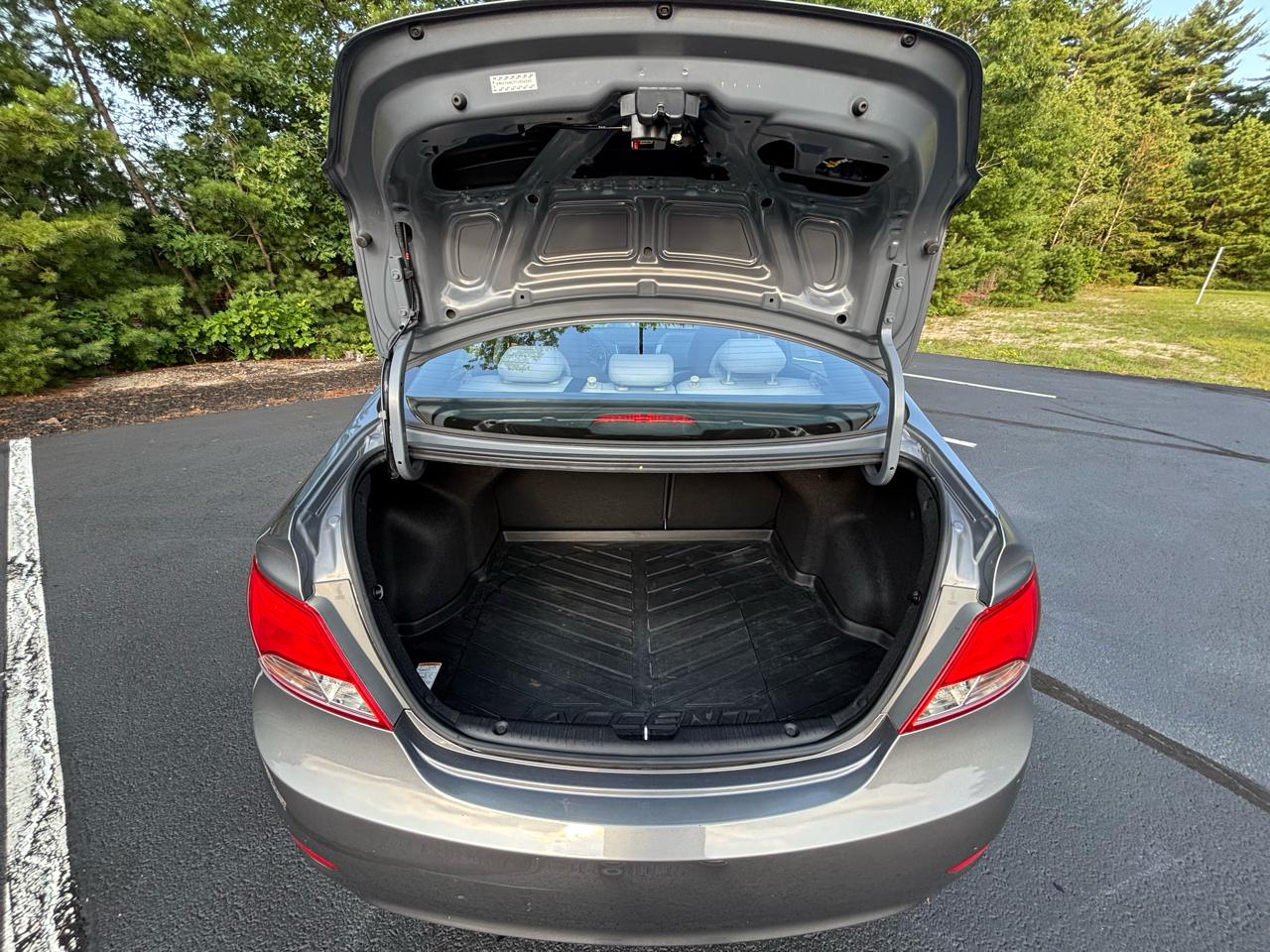 Hyundai Accent GLS 4-Door 6A 2015