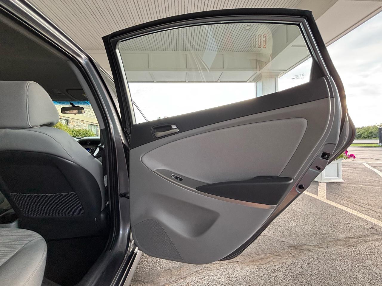 Hyundai Accent GLS 4-Door 6A 2015