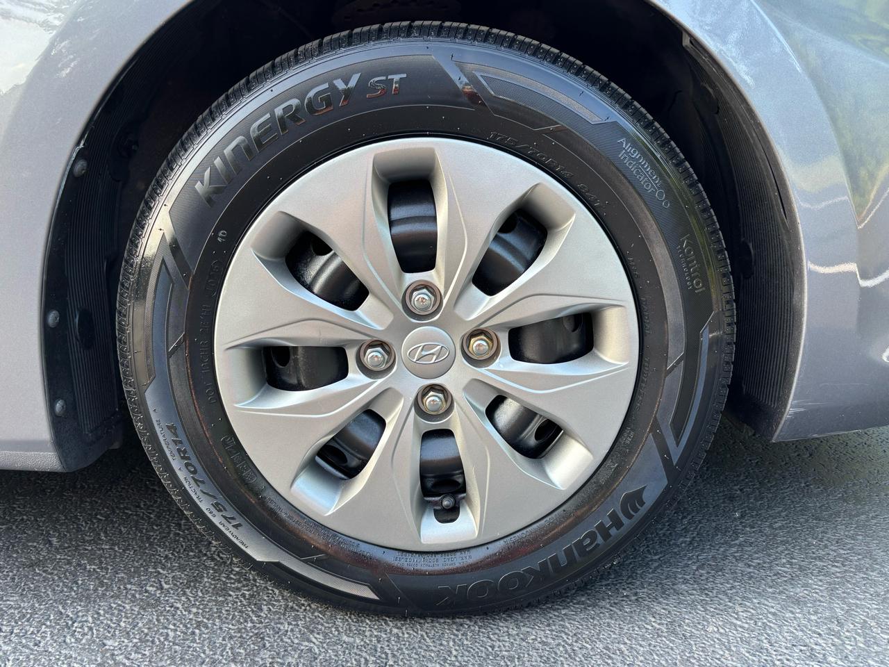 Hyundai Accent GLS 4-Door 6A 2015