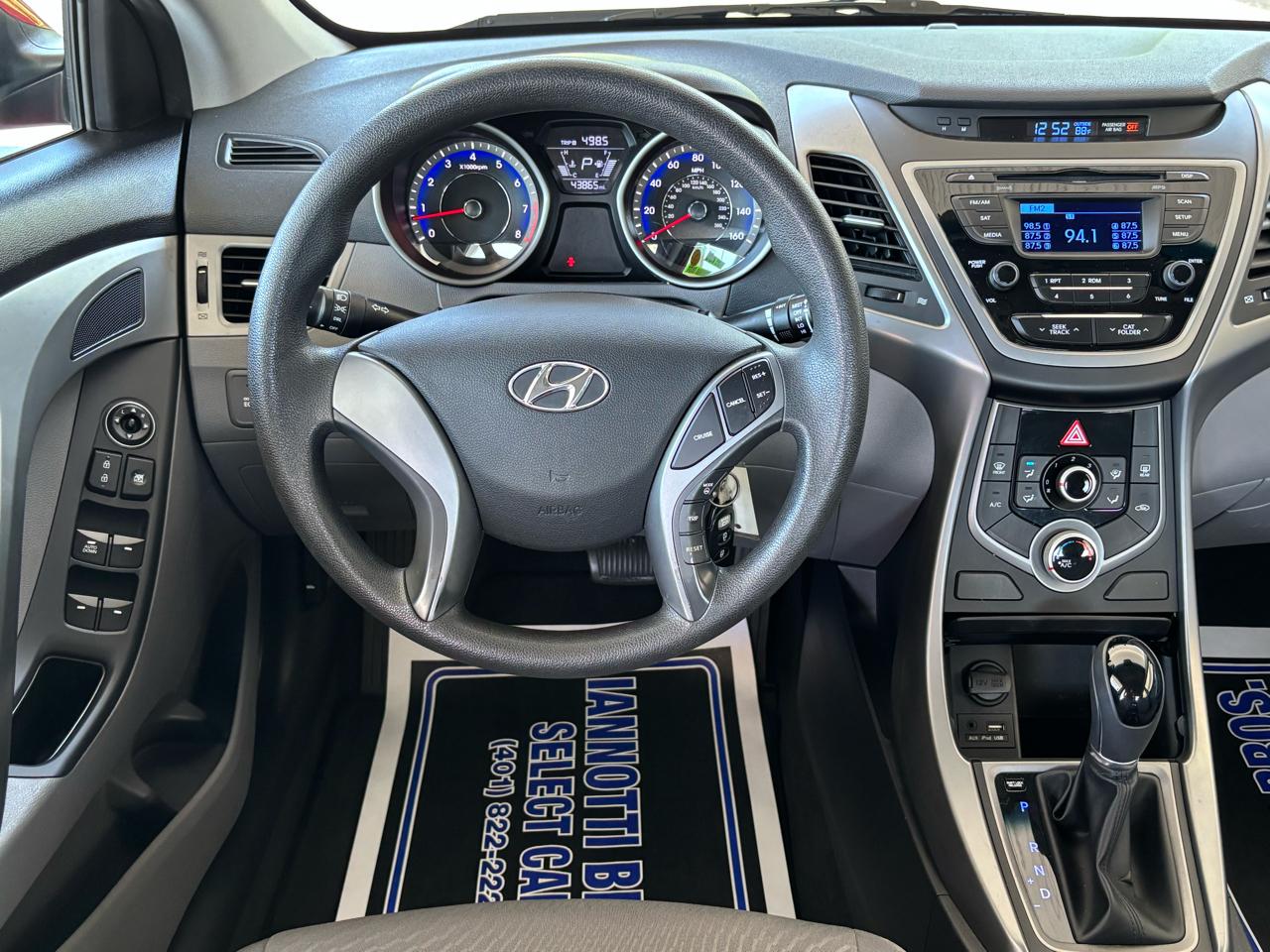 Hyundai Elantra SE 6AT 2015