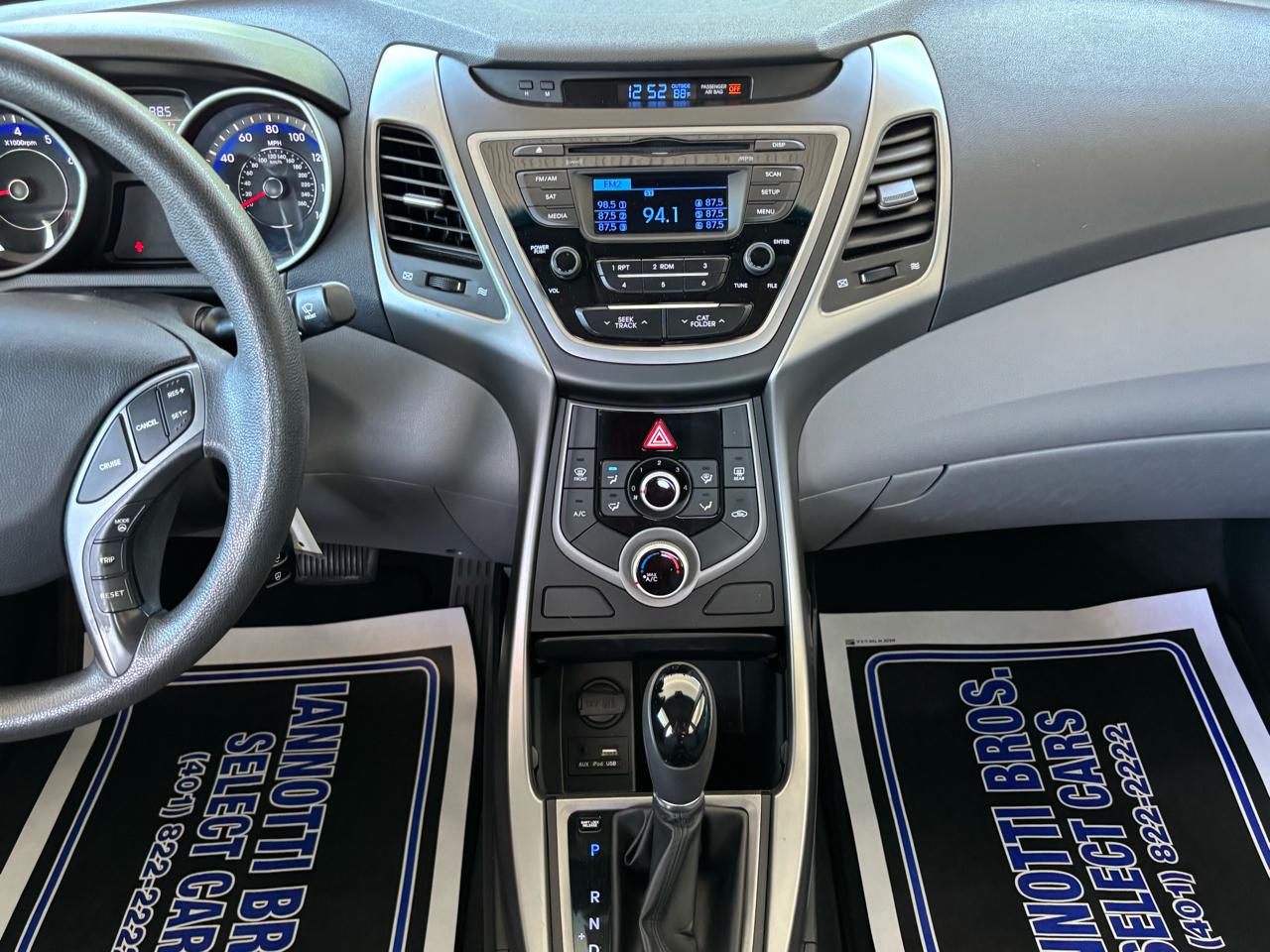 Hyundai Elantra SE 6AT 2015