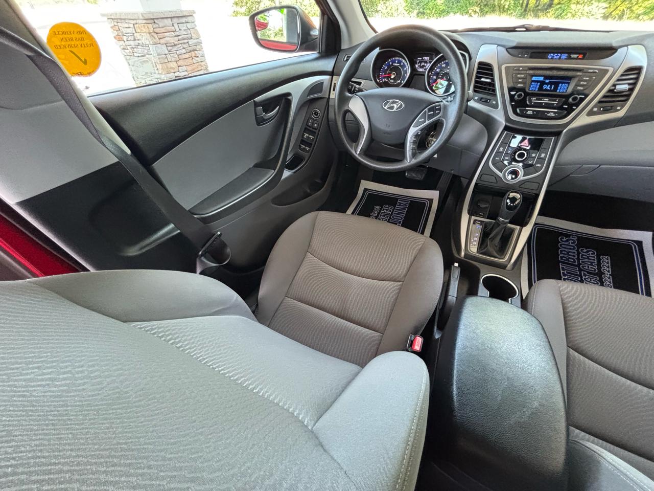 Hyundai Elantra SE 6AT 2015