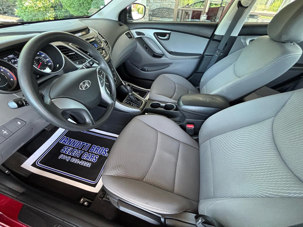 Hyundai Elantra SE 6AT 2015