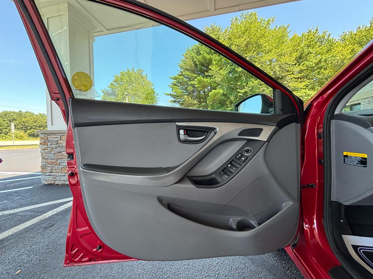 Hyundai Elantra SE 6AT 2015