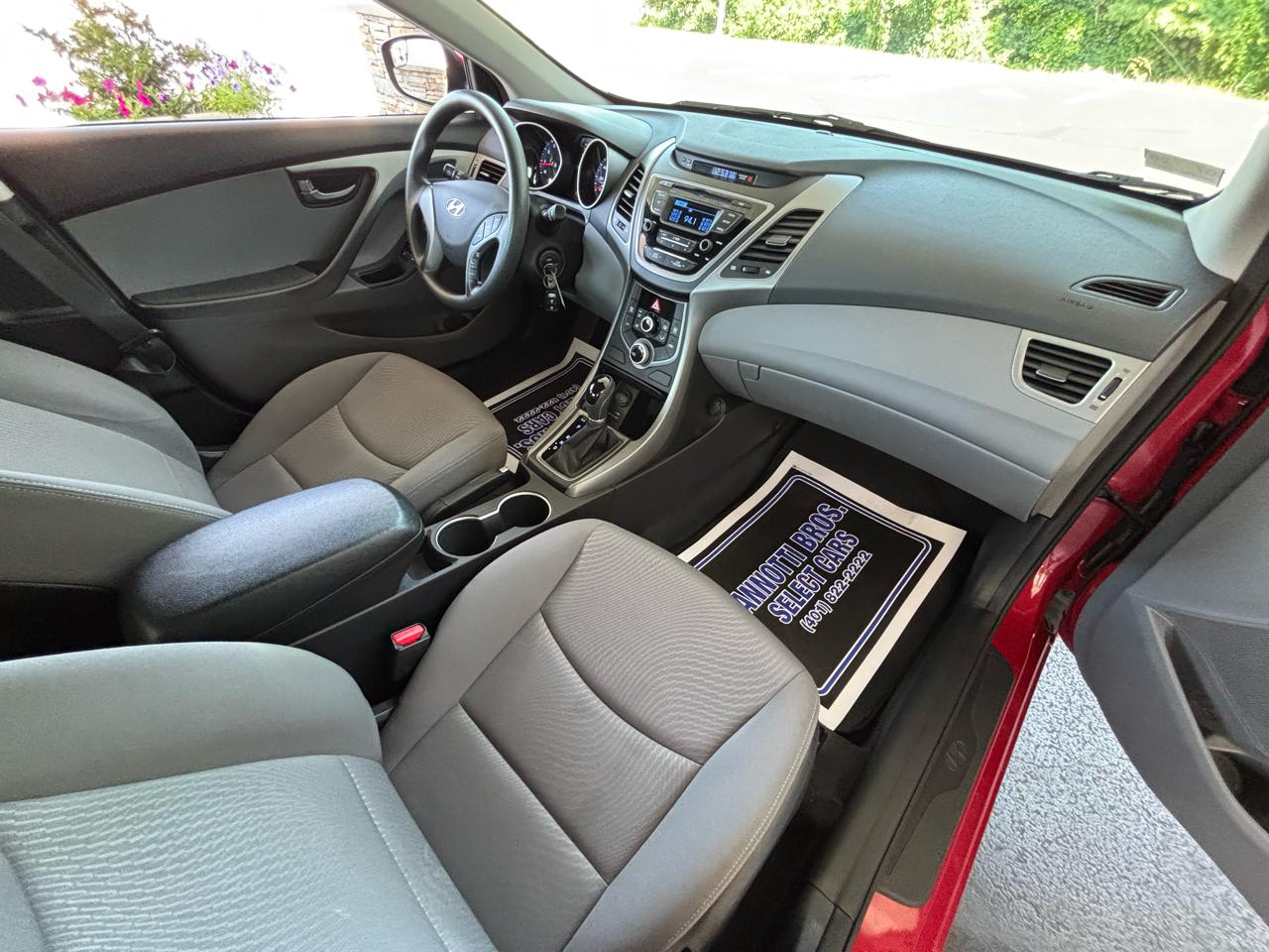 Hyundai Elantra SE 6AT 2015