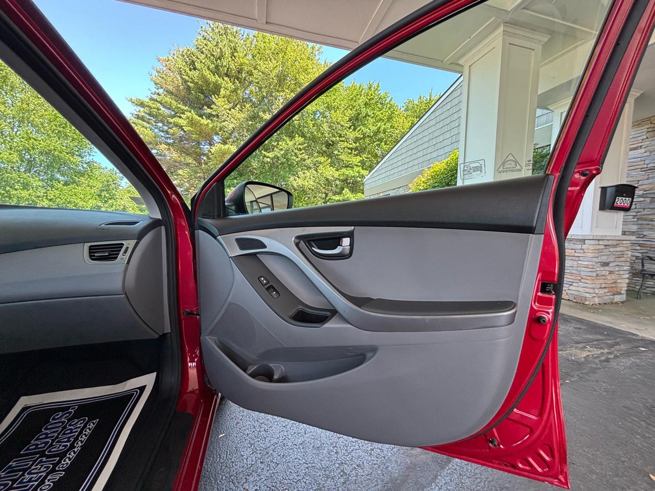 Hyundai Elantra SE 6AT 2015