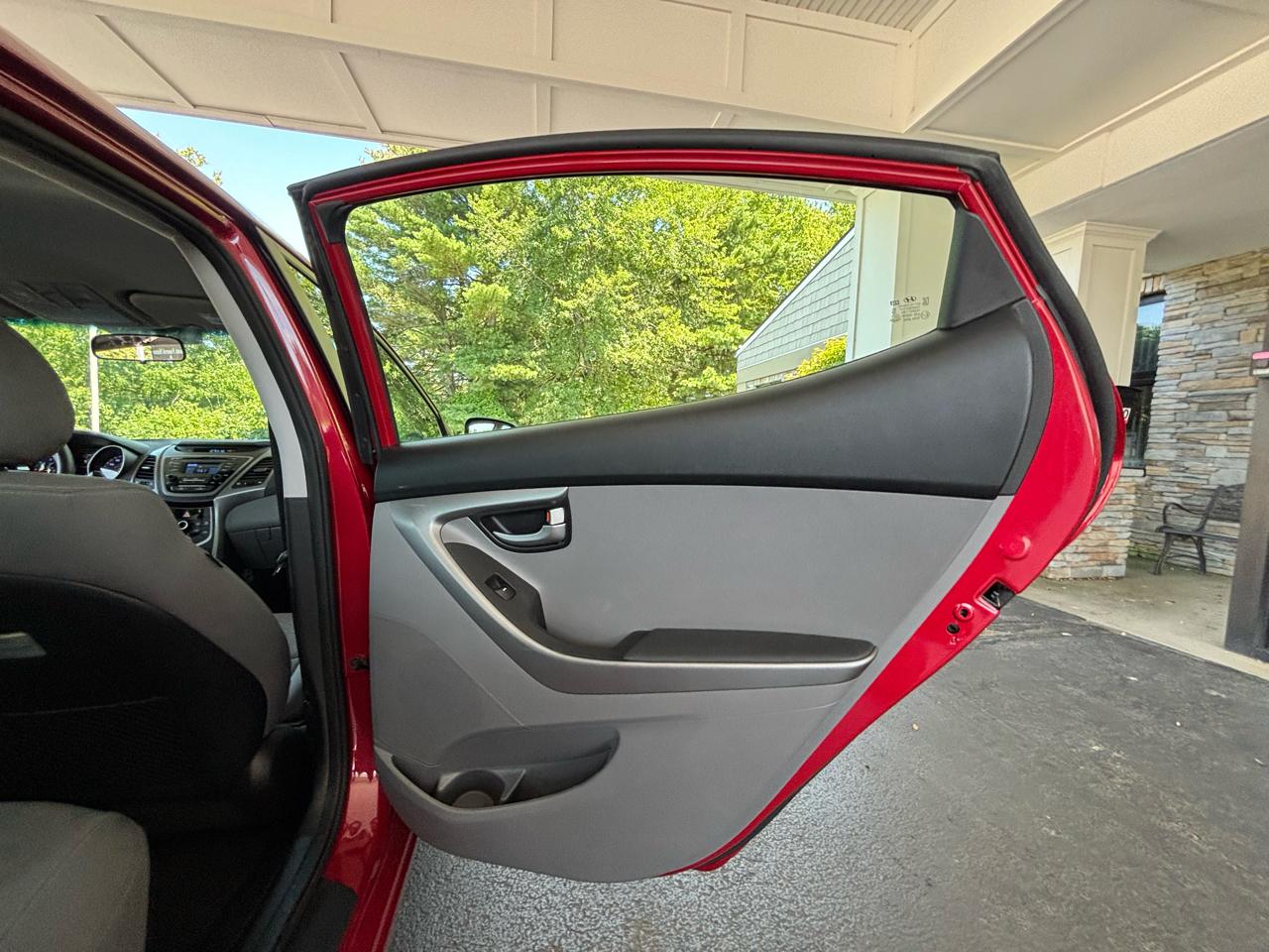 Hyundai Elantra SE 6AT 2015