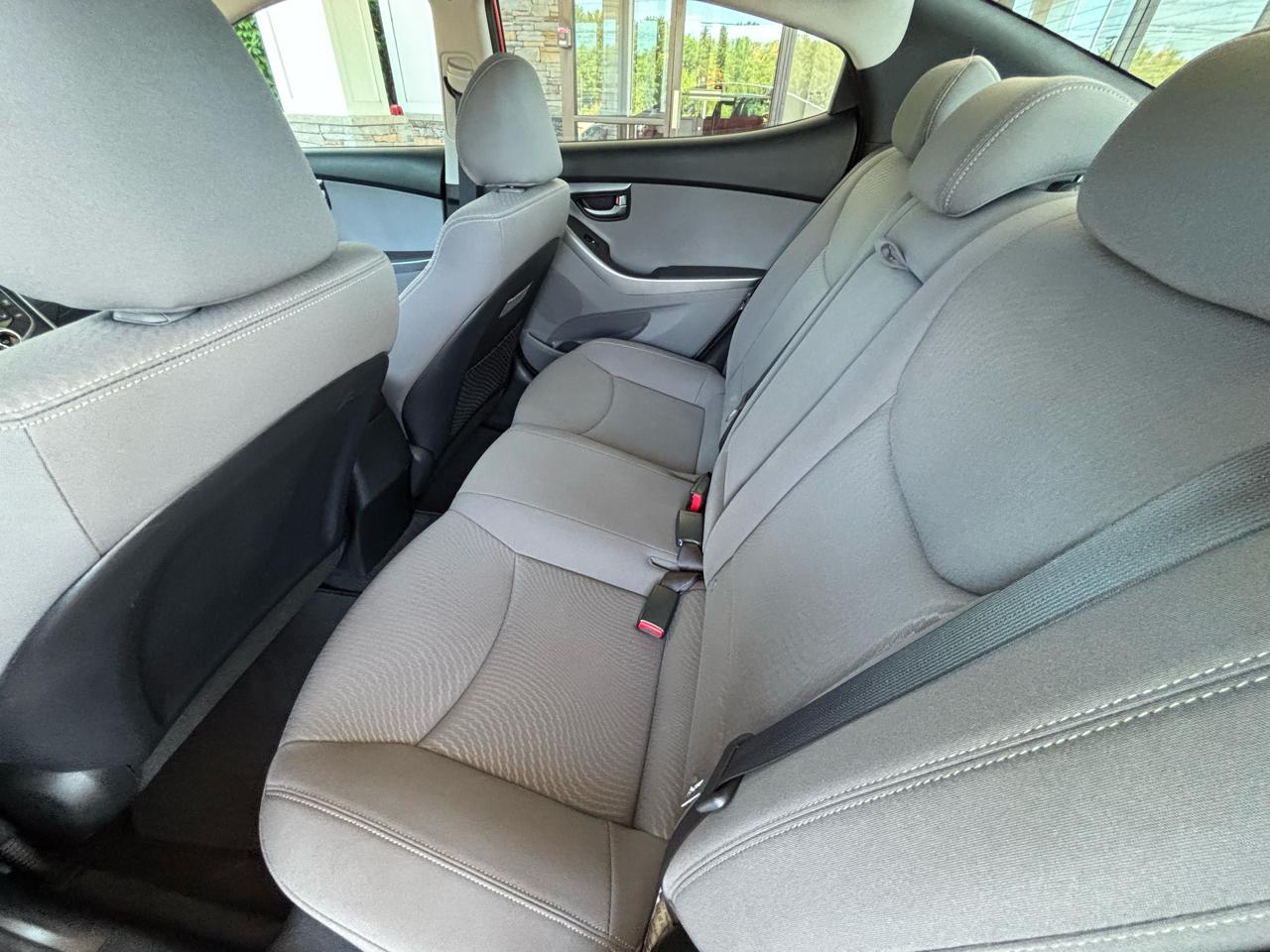 Hyundai Elantra SE 6AT 2015