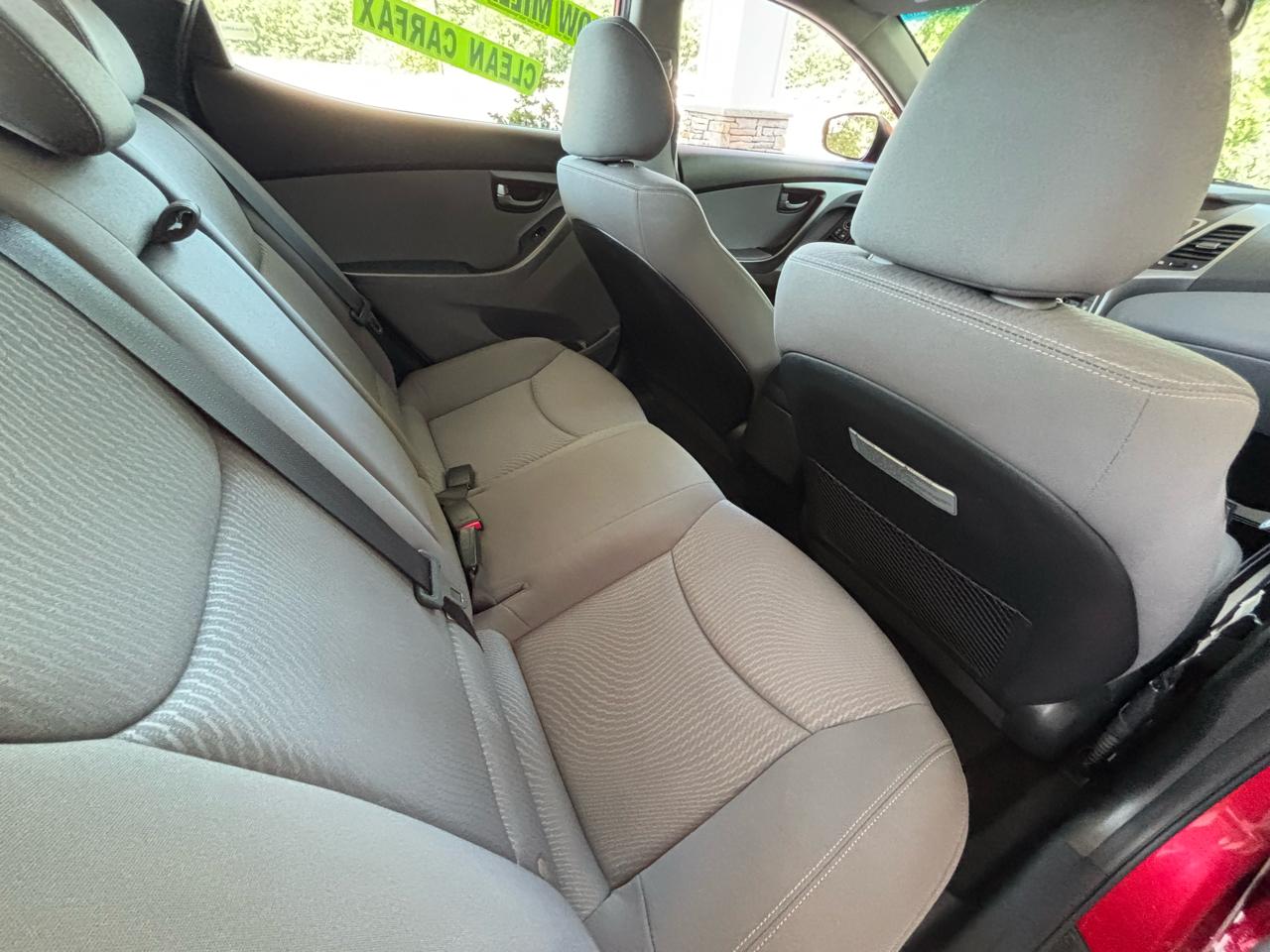 Hyundai Elantra SE 6AT 2015