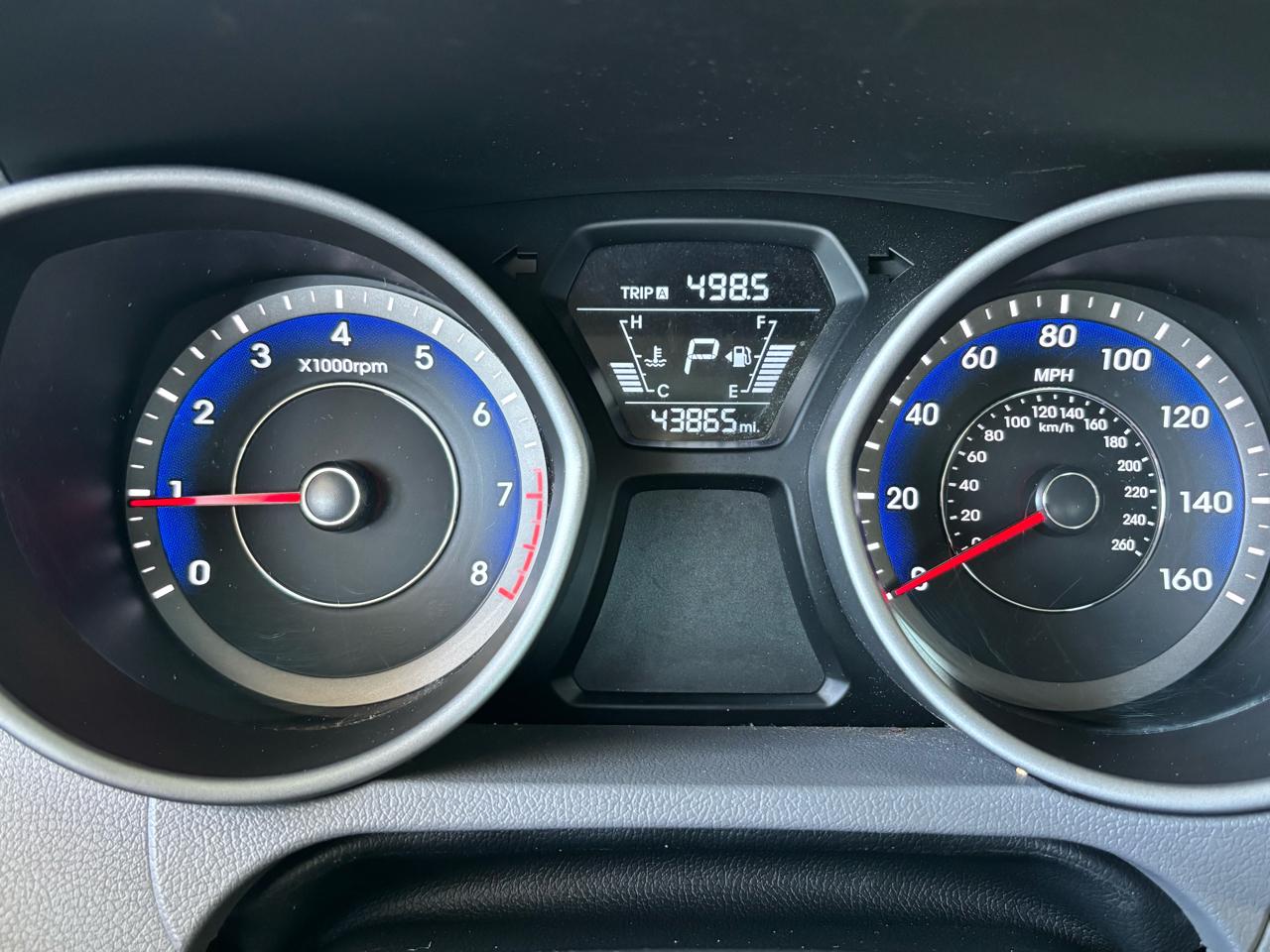 Hyundai Elantra SE 6AT 2015