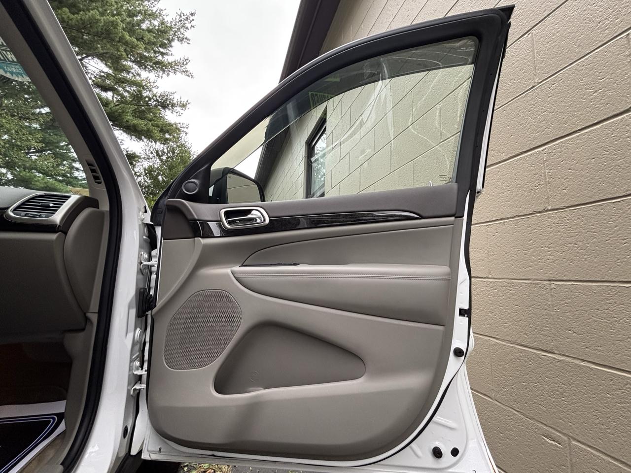 Jeep Grand Cherokee Laredo 4WD 2013
