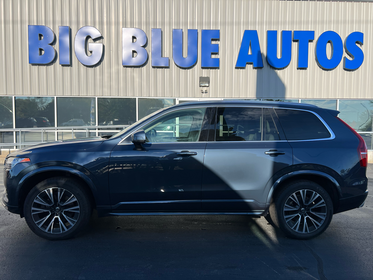 2020 Volvo XC90 Momentum photo 2