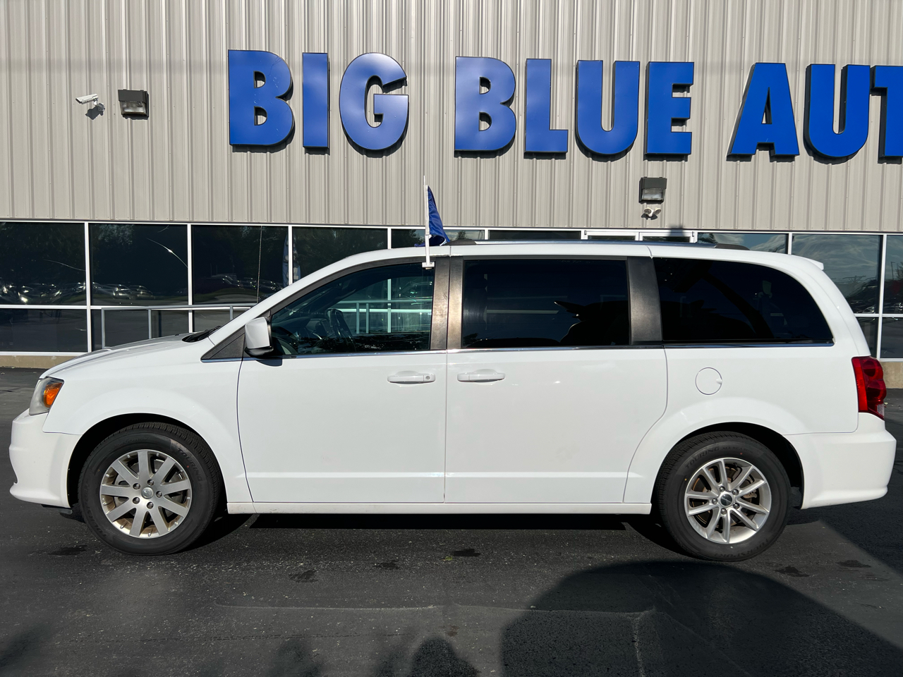 2018 Dodge Grand Caravan SXT photo 2