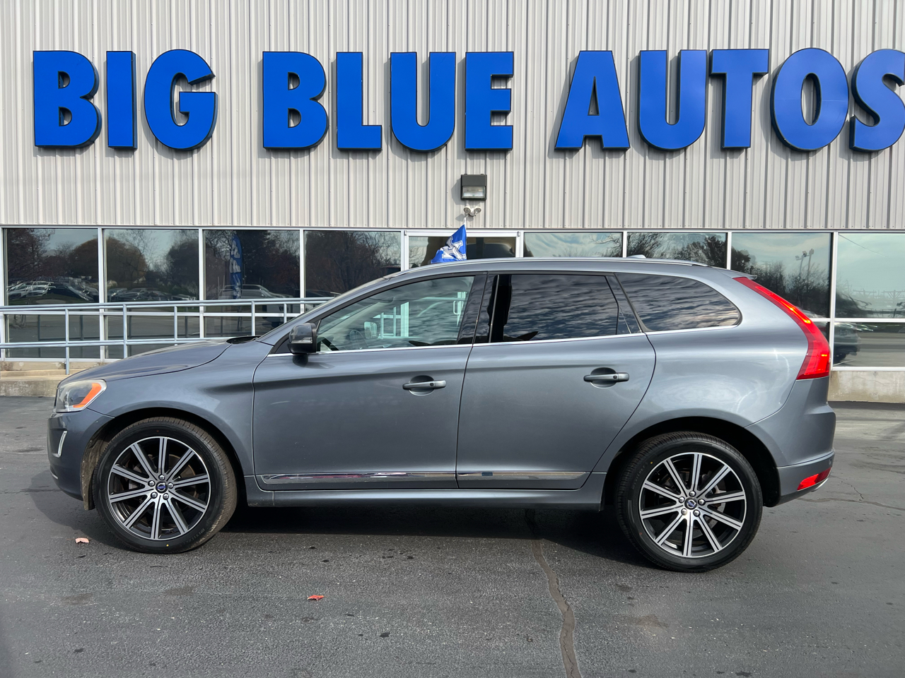 2017 Volvo XC60 T6 Inscription photo 2