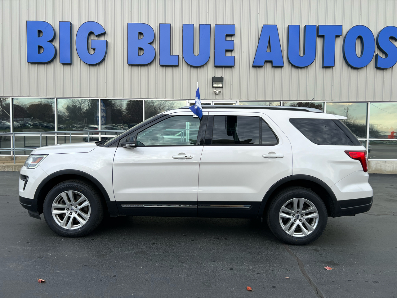 2018 Ford Explorer XLT photo 2