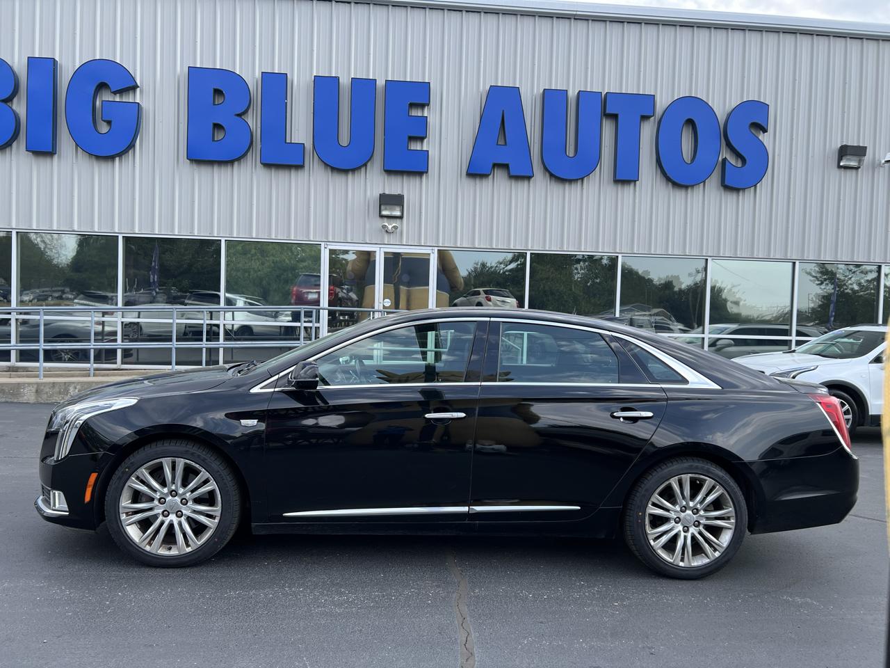 Cadillac XTS photo 2