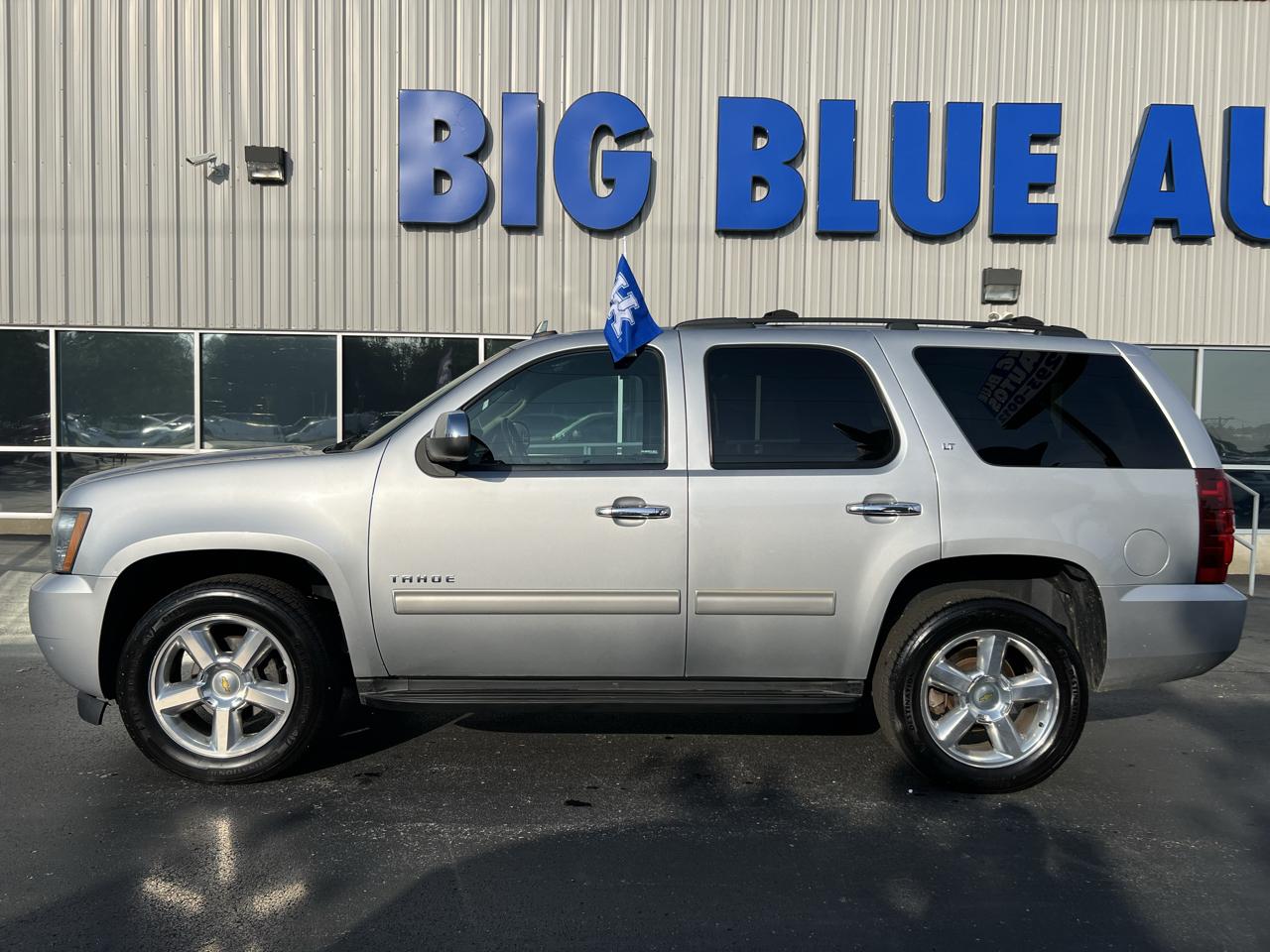 Chevrolet Tahoe photo 2