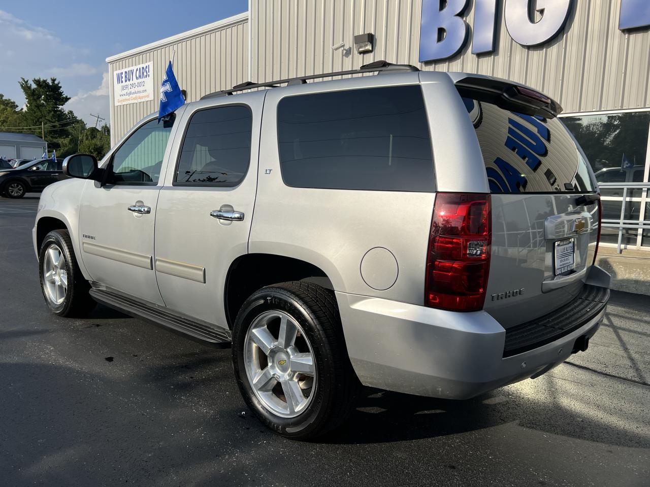 Chevrolet Tahoe photo 3