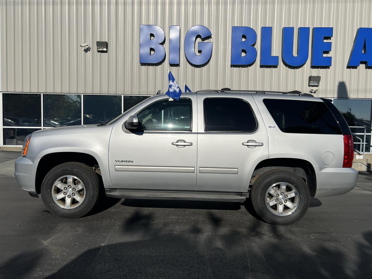 GMC Yukon photo 2