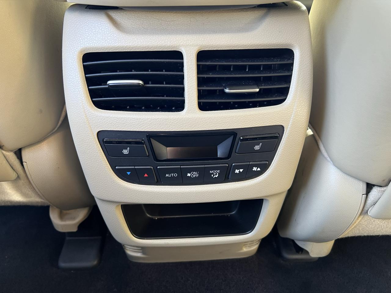 Acura MDX photo 14