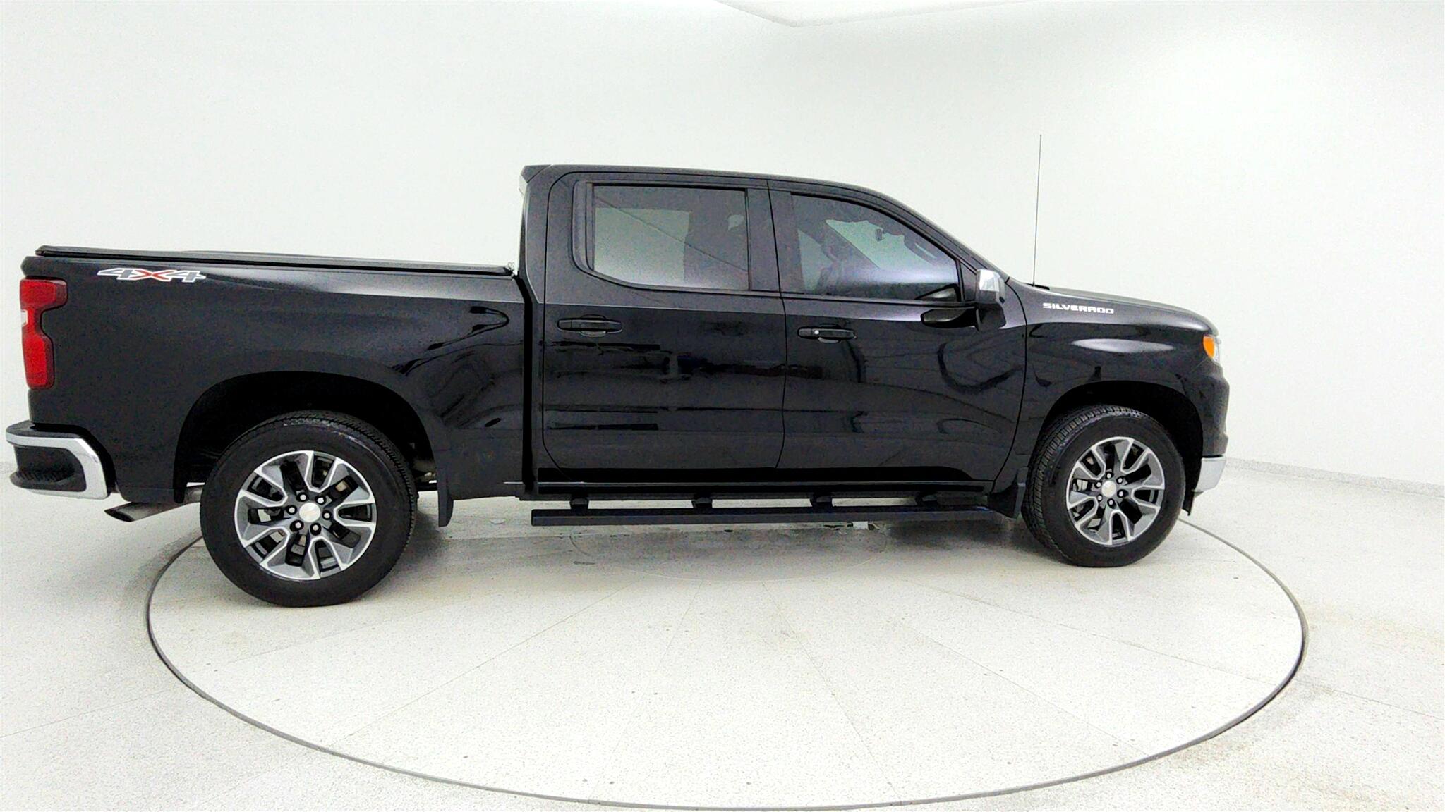2023 Chevrolet Silverado 1500 LT photo 5