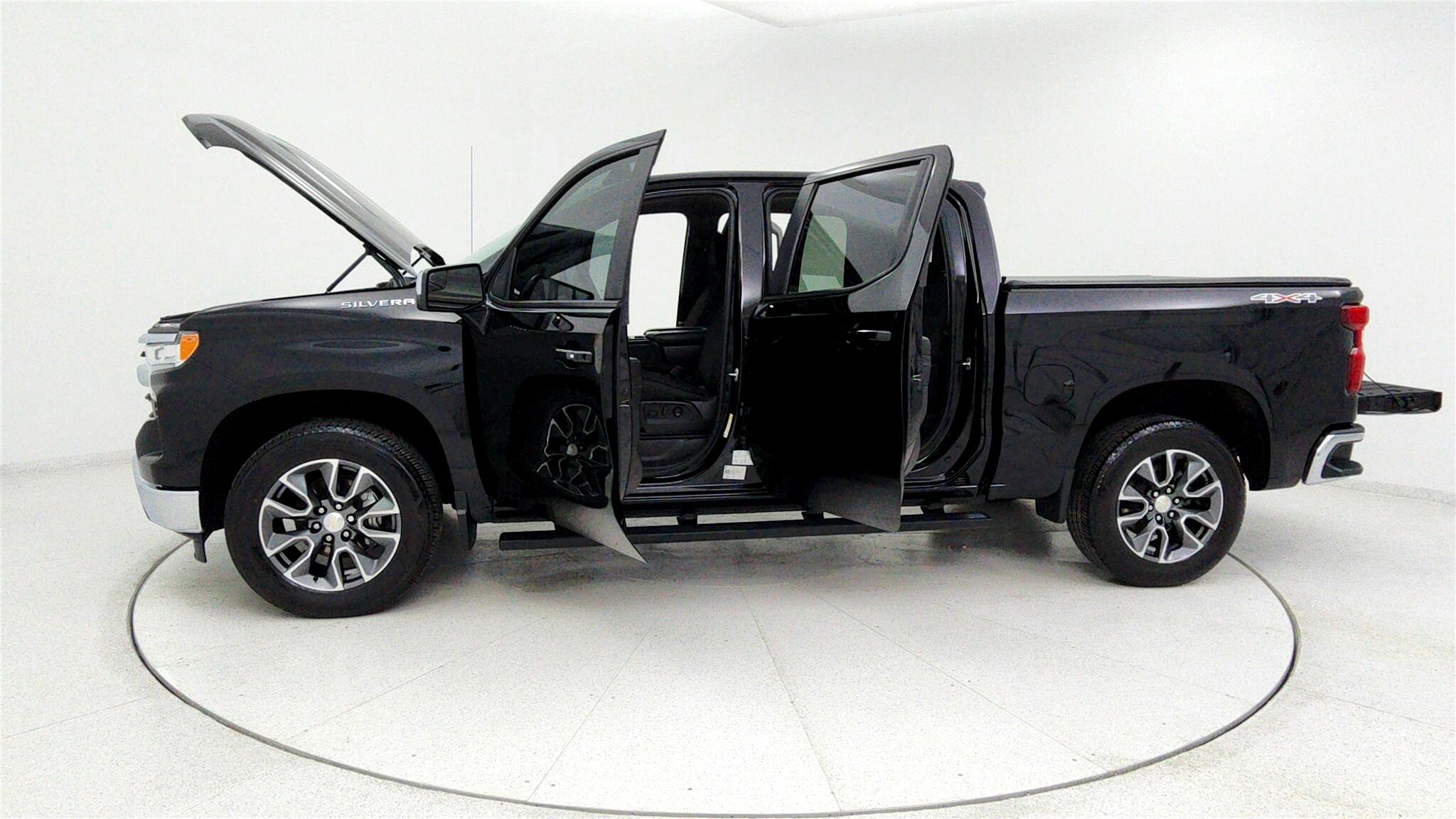 2023 Chevrolet Silverado 1500 LT photo 9