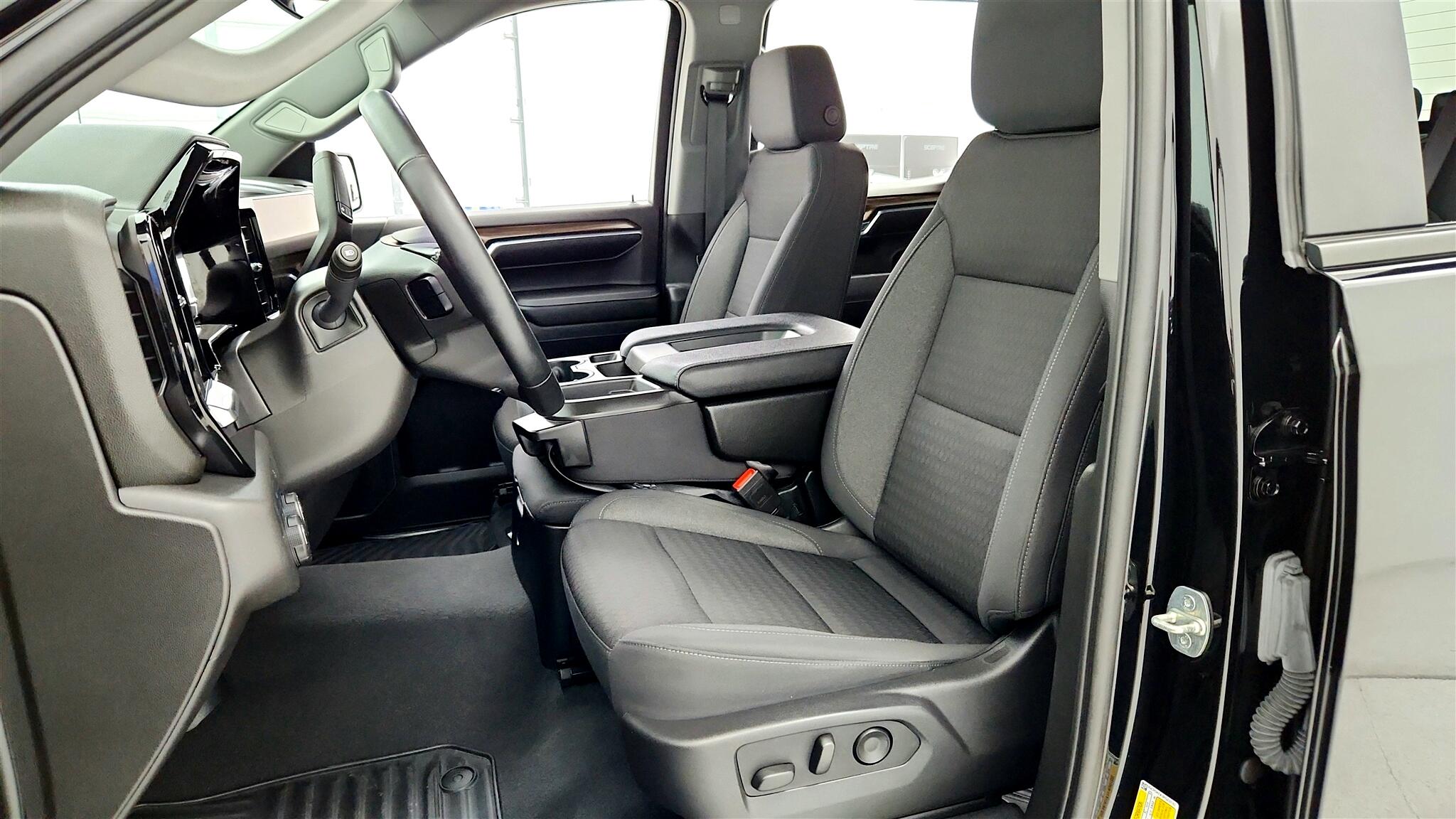 2023 Chevrolet Silverado 1500 LT photo 25