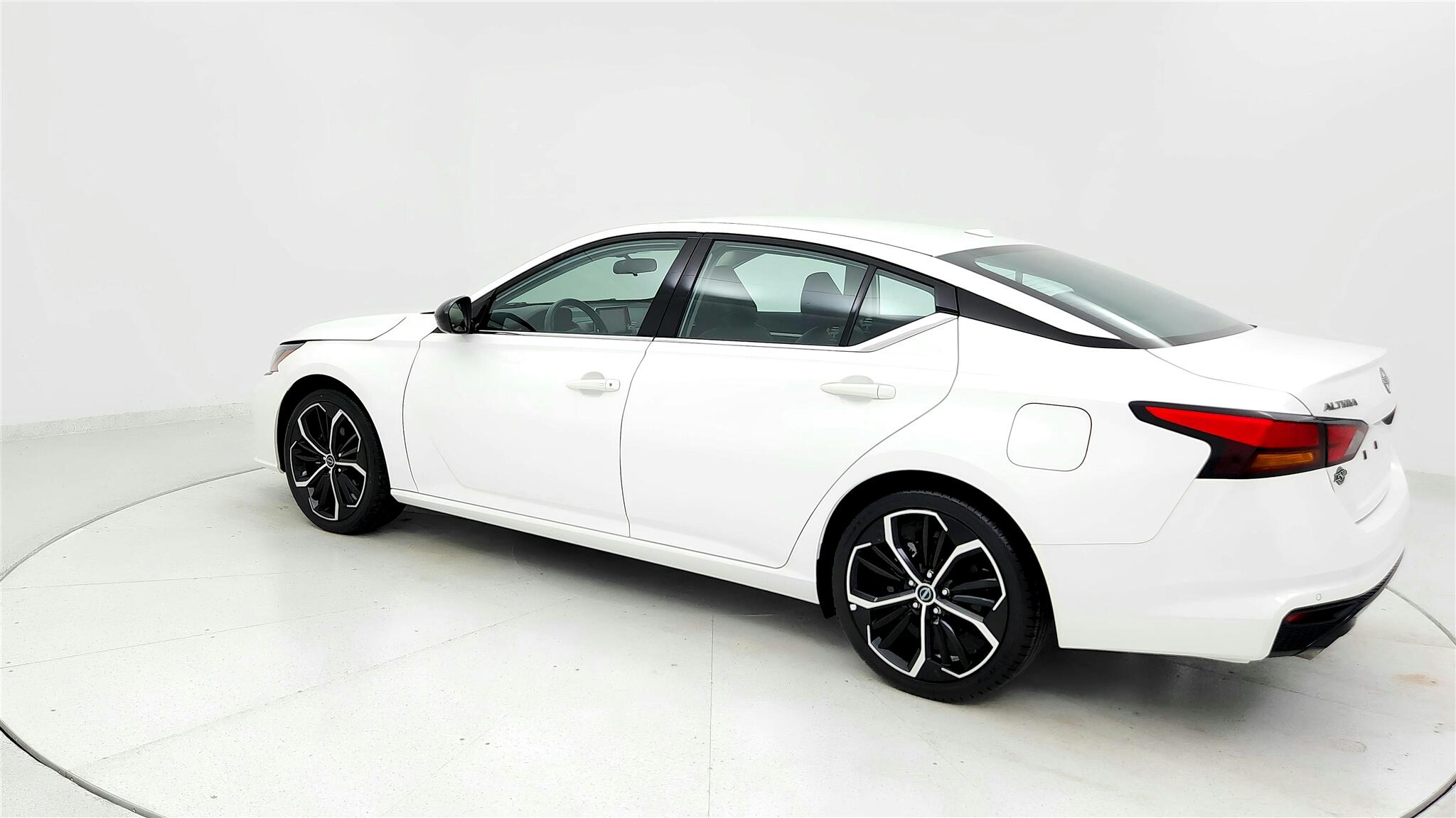 2024 Nissan Altima 2.5 SR photo 2
