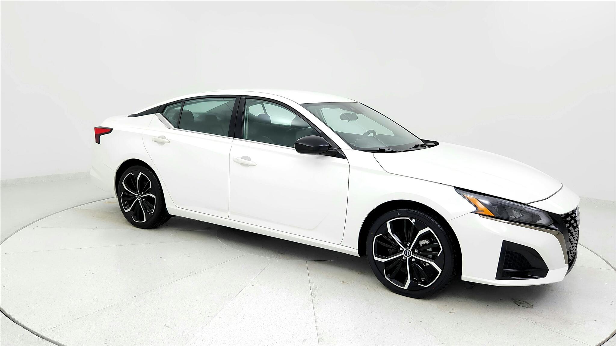 2024 Nissan Altima 2.5 SR photo 6