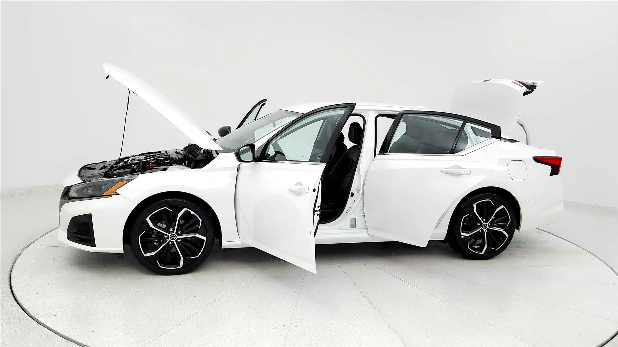 2024 Nissan Altima 2.5 SR photo 9