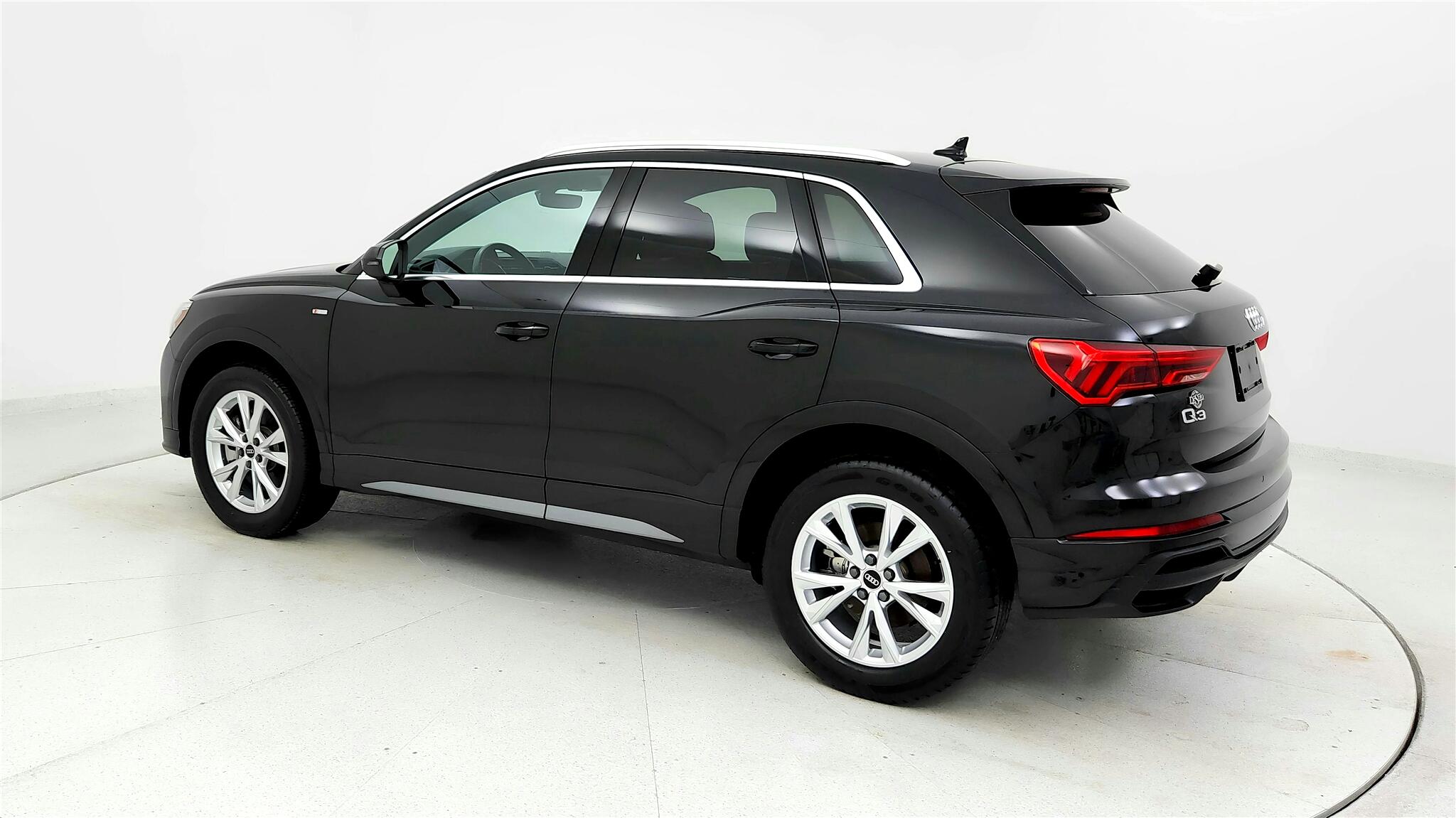 2023 Audi Q3 Premium S line photo 2