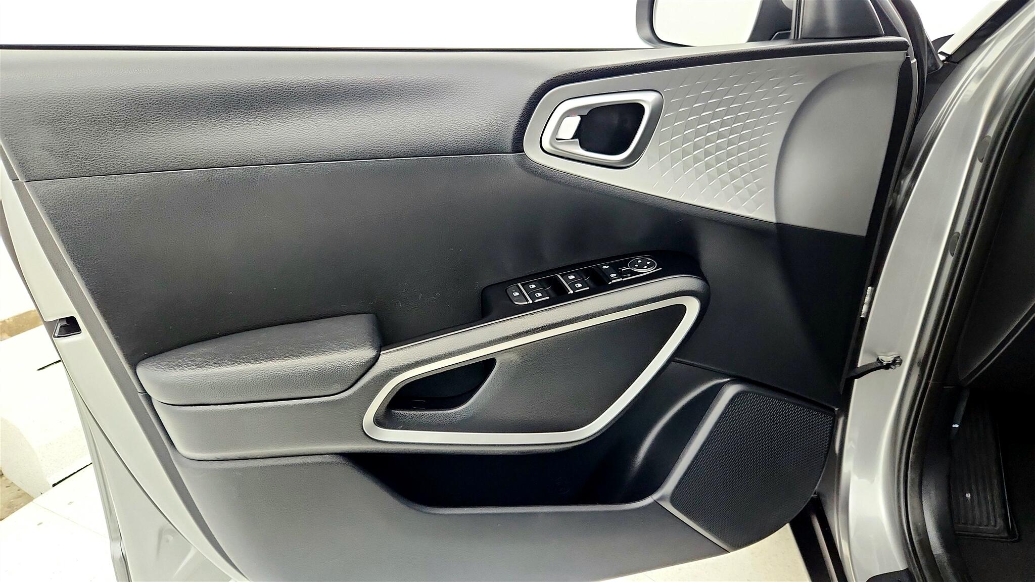 2023 Kia Soul LX photo 38