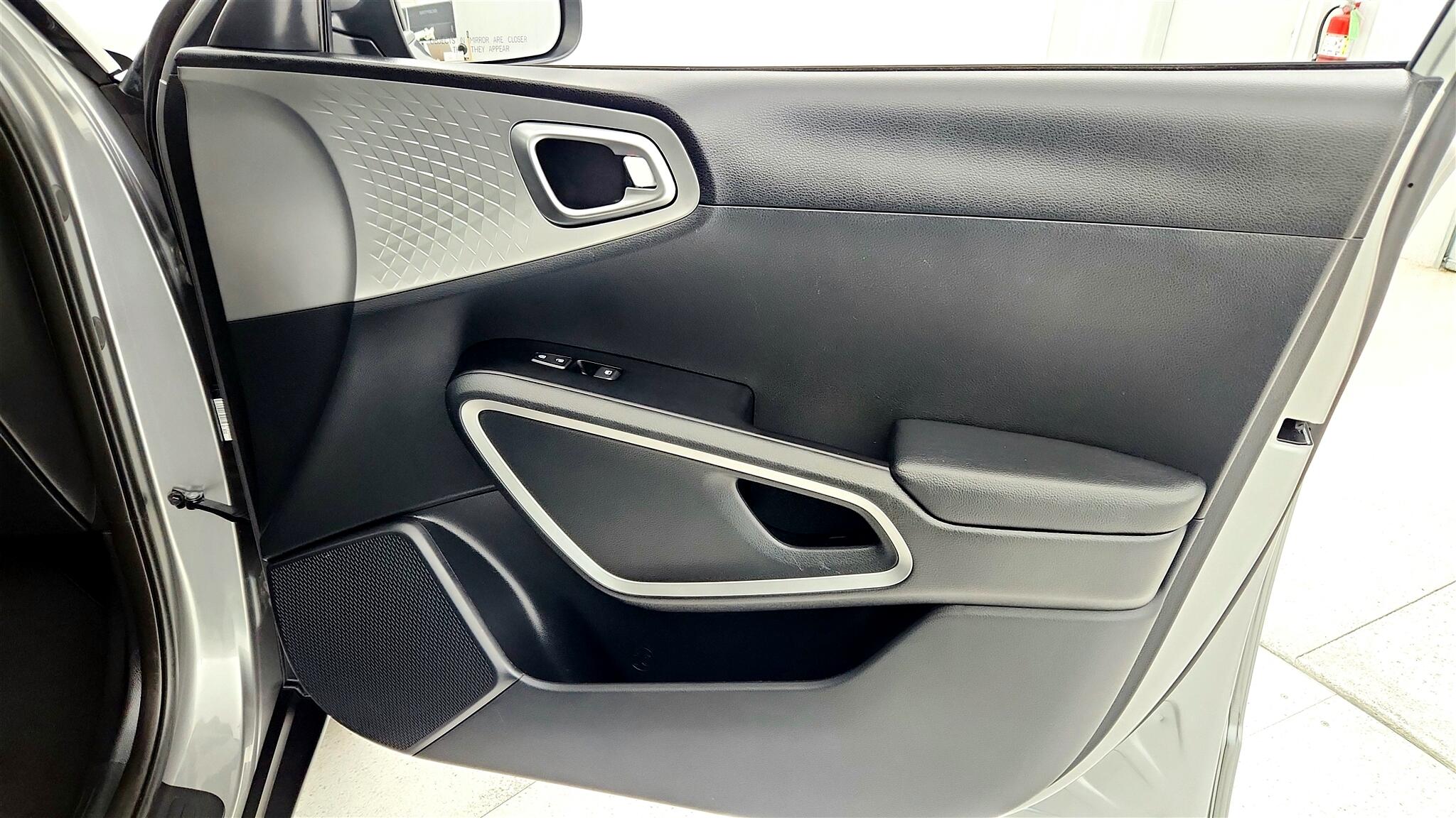 2023 Kia Soul LX photo 40