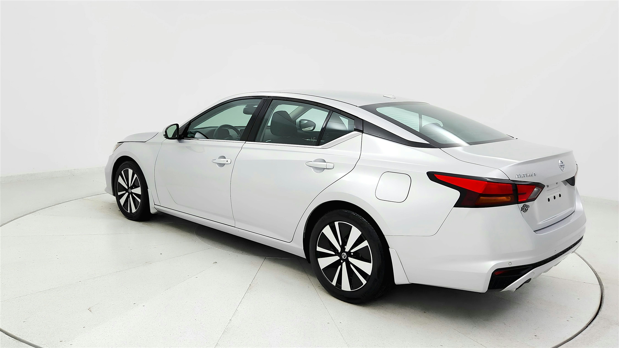 2019 Nissan Altima 2.5 SV photo 2