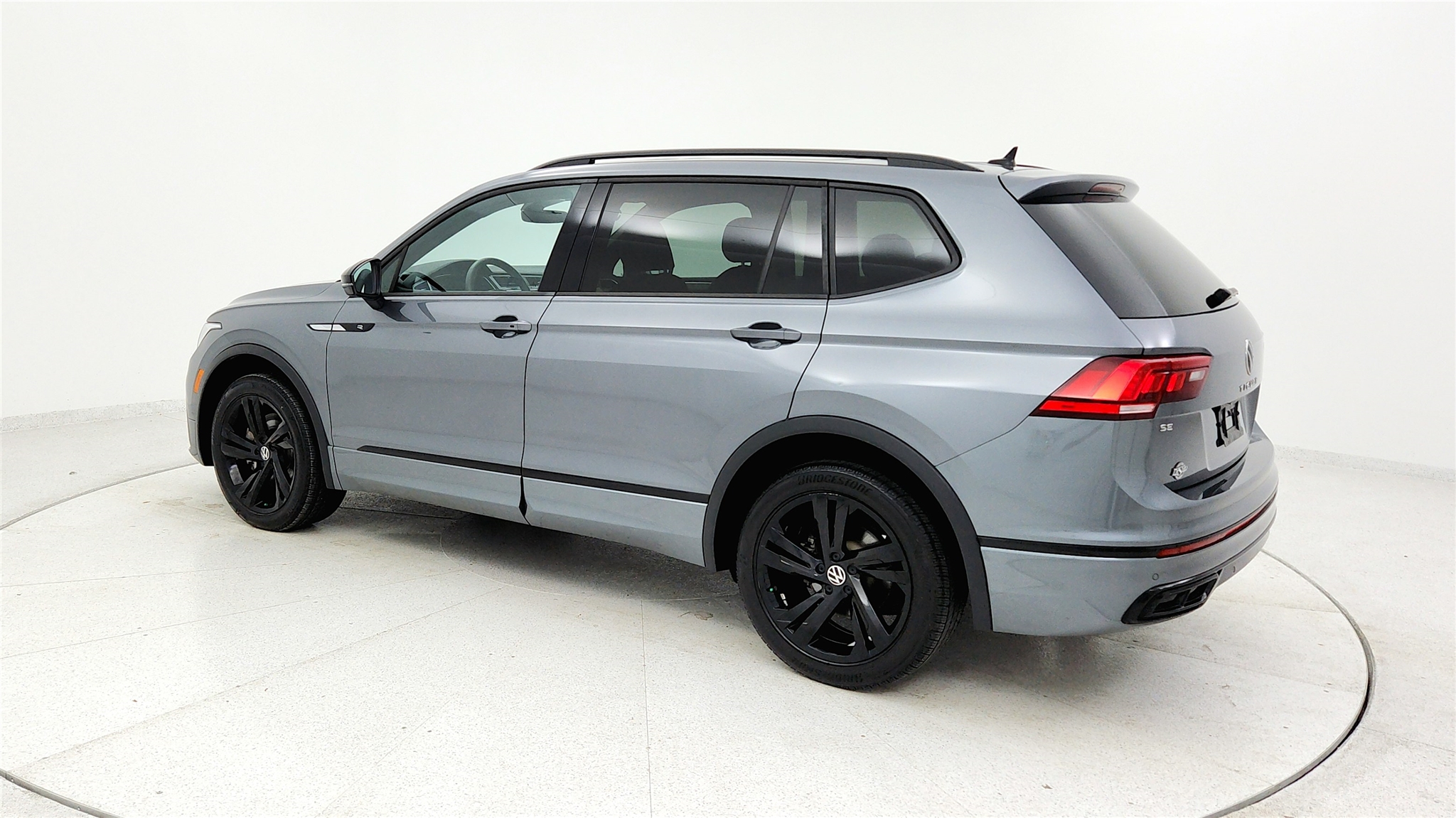 2023 Volkswagen Tiguan SE R-Line Black photo 2